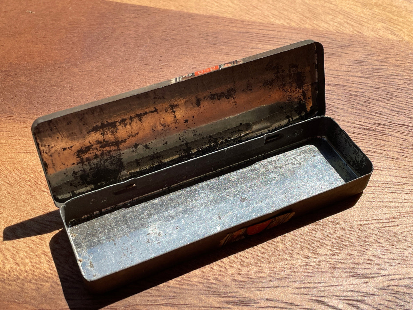 Antique advertising tin for backache and kidney pills Heath and Heather St Albans 9.5cm long