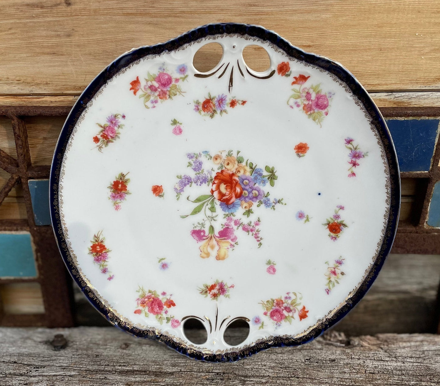 Porcelain gilded pierced dinner flower pattern plate marked 297 to rear 25cm diameter