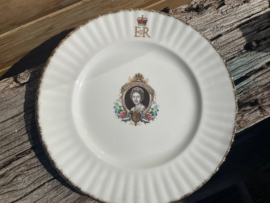 Bone China Gainsborough Queen Elizabeth 11 Silver Jubilee plate 26.5cm diameter