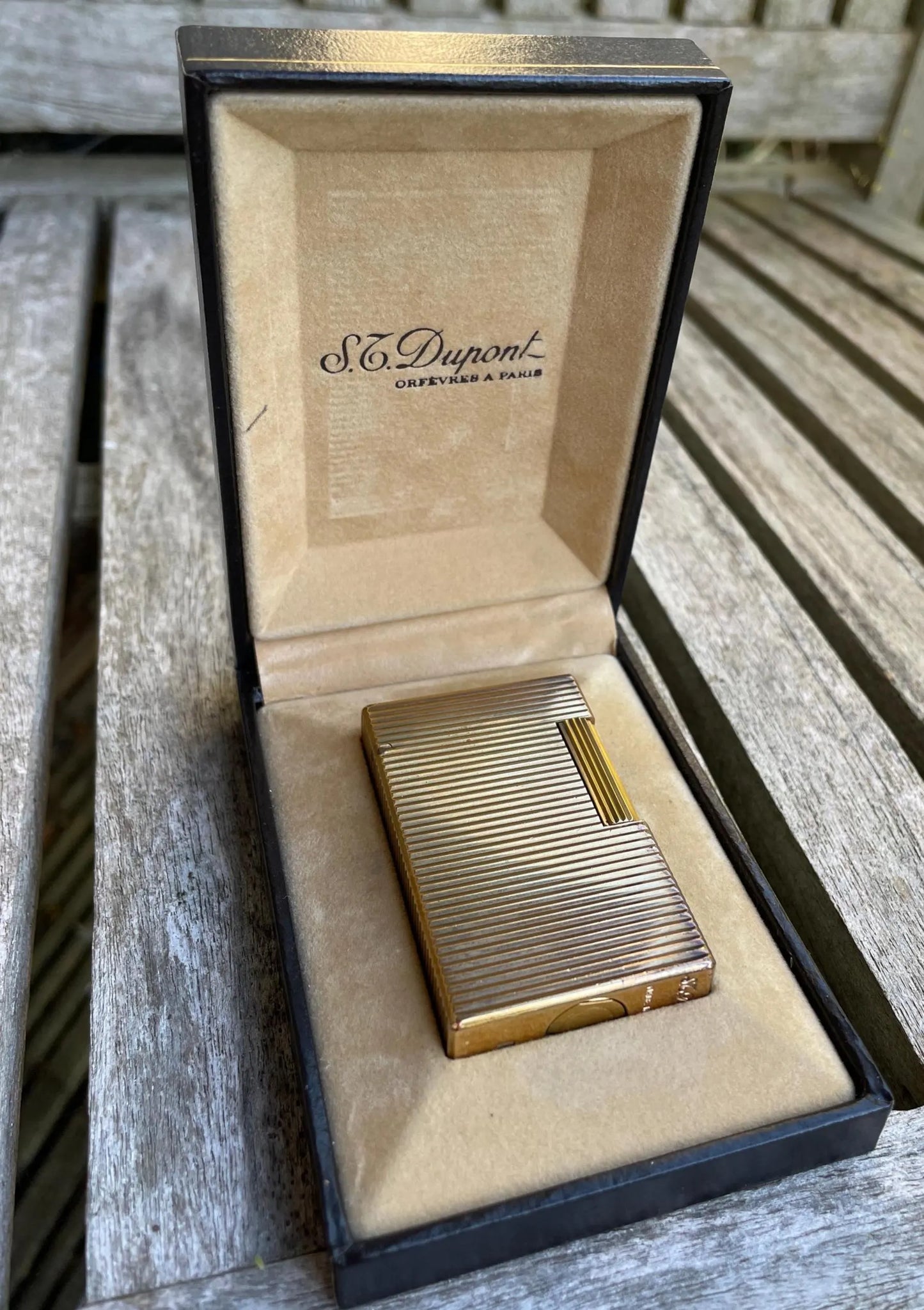 French S.T. Dupont gilt Parisian lighter hand stamped serial no. 84DJE13 in original box
