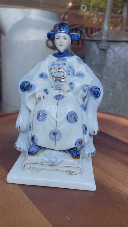 Vintage Chinese Porcelain Mandarin Figurine with Blue & Gilt Detailing – 17cm